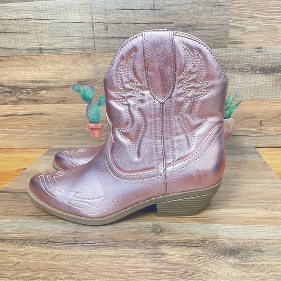 Soda “BLAZING” Western Ankle Boots Stitched Pointed Toe Low Heel Metallic Pink 7 - Picture 3 of 9